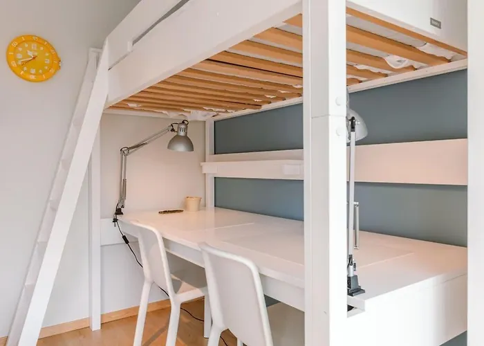 Апартаменты Huswell - Charming Near The With Balcony *