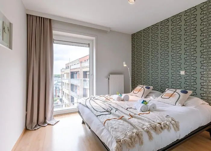 Huswell - Charming Near The With Balcony