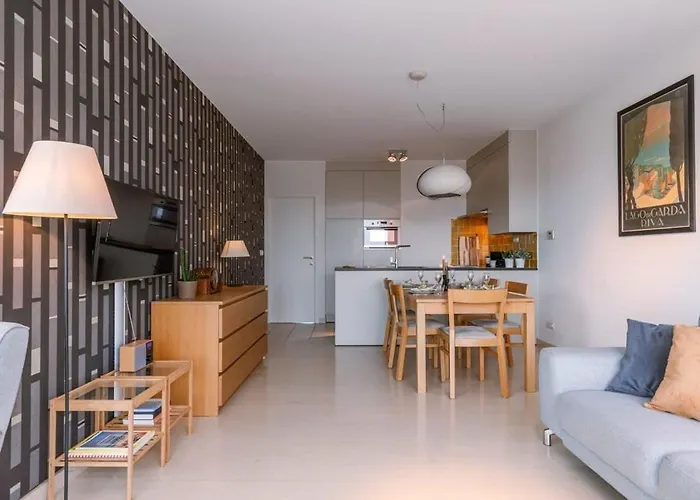 Huswell - Charming Near The With Balcony * De Panne