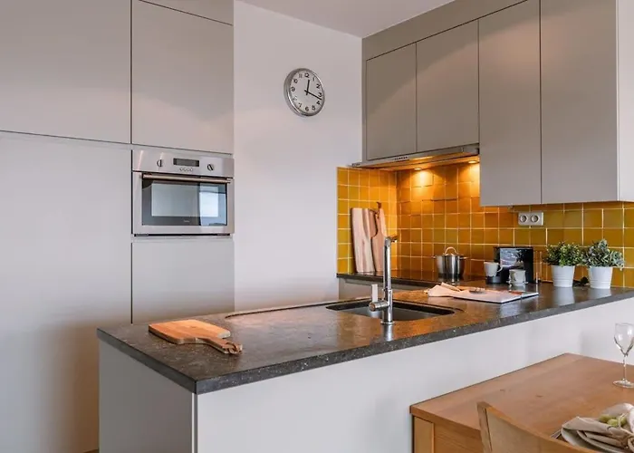 Huswell - Charming Near The With Balcony * Де Панбархат