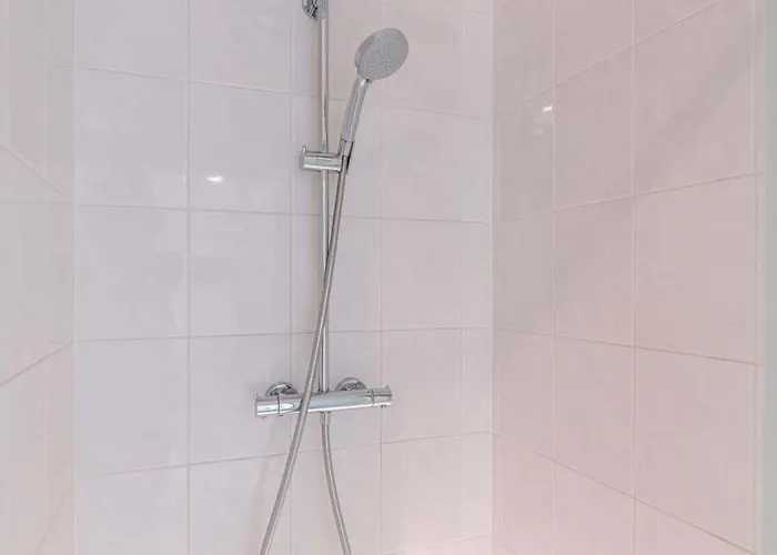 Huswell - Charming Near The With Balcony