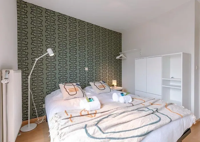 Huswell - Charming Near The With Balcony *