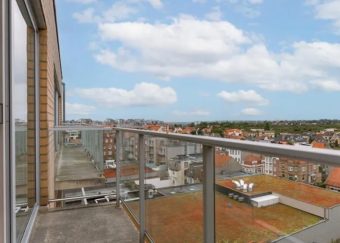 Huswell - Charming Near The With Balcony