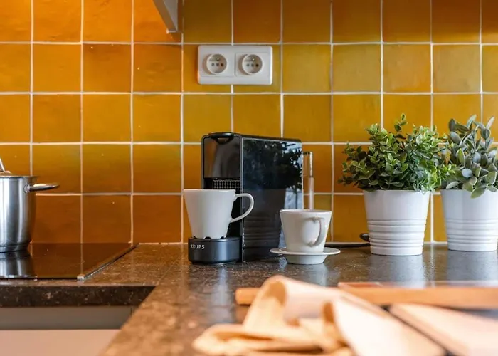 Huswell - Charming Near The With Balcony * Де Панбархат