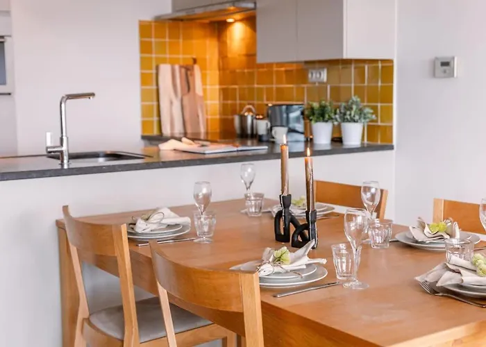 Huswell - Charming Near The With Balcony