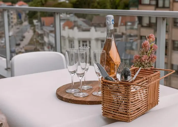 Huswell - Charming Near The With Balcony Де Панбархат